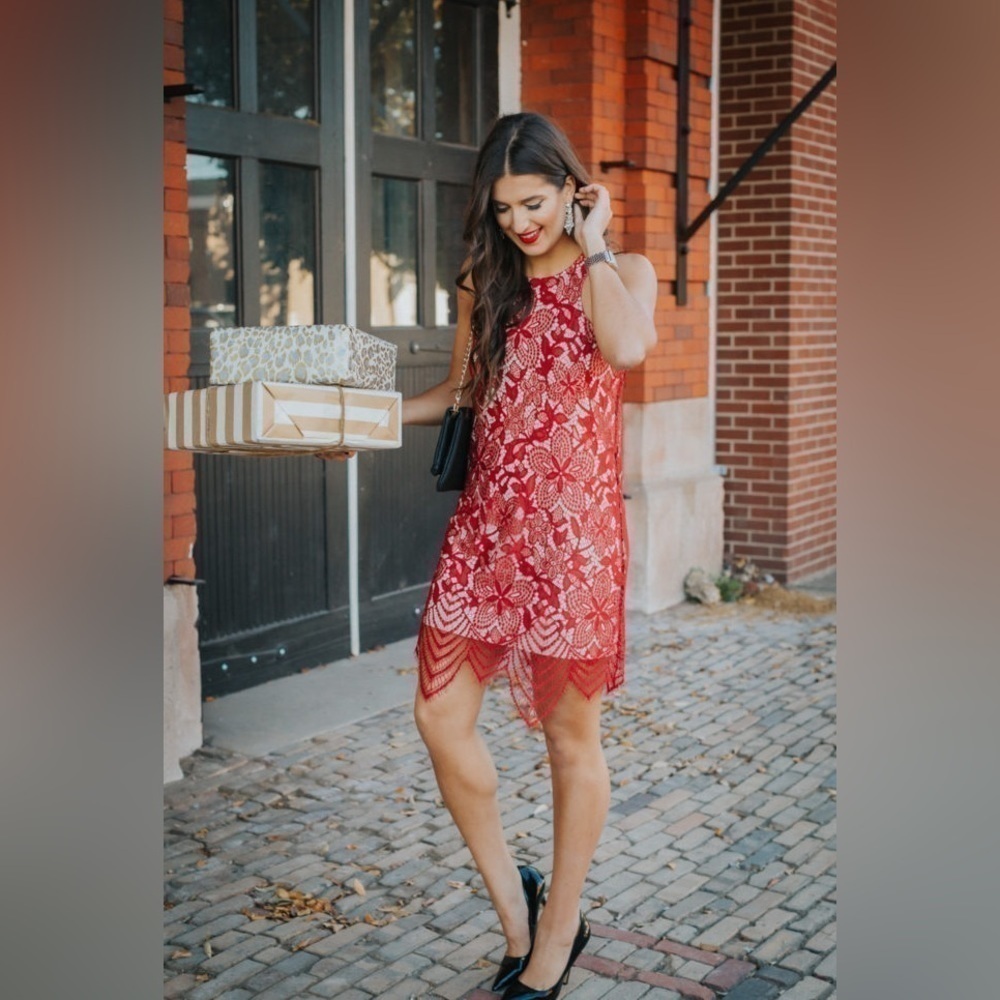 Express Red Lace Sleeveless Shift Dress With nude Lining Women's Size large